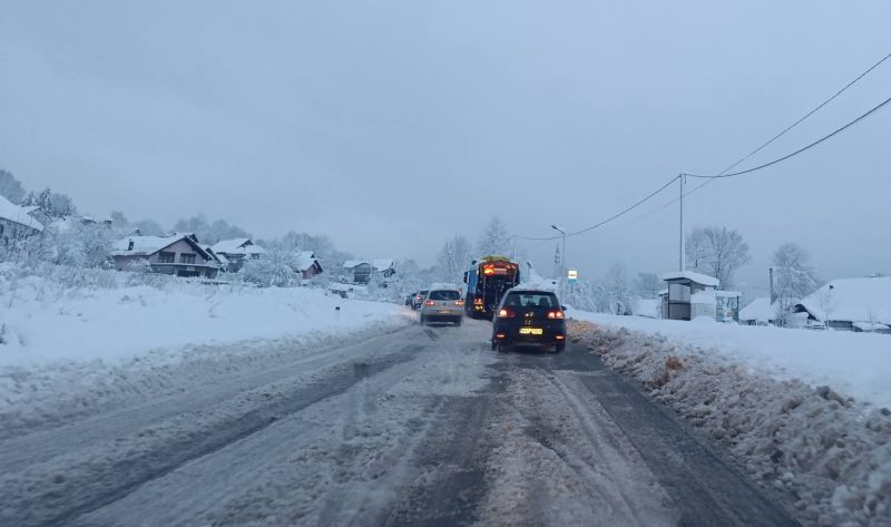 Vanredni izvještaj KOC-a Tuzla: Prekid snabdijevanja električnom energijom u Prnjavoru, Dubnici, Miljanovcima i Saračima Vanredni izvještaj KOC-a Tuzla: Prekid snabdijevanja električnom energijom u Prnjavoru, Dubnici, Miljanovcima i Saračima