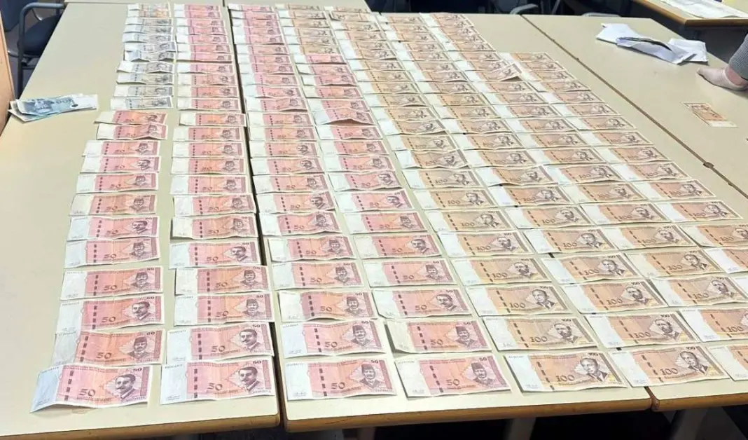 Uprava policije MUP TK-a: Tri osobe uhapšene, pronađeni opojna droga, oružje i eksplozivne naprave Uprava policije MUP TK-a: Tri osobe uhapšene, pronađeni opojna droga, oružje i eksplozivne naprave