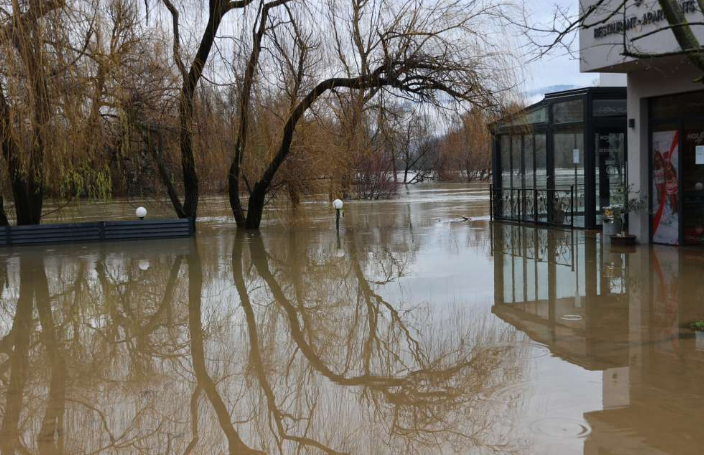 U FBiH i dalje pojačan nadzor zbog snijega i hidrometeoroloških rizika U FBiH i dalje pojačan nadzor zbog snijega i hidrometeoroloških rizika