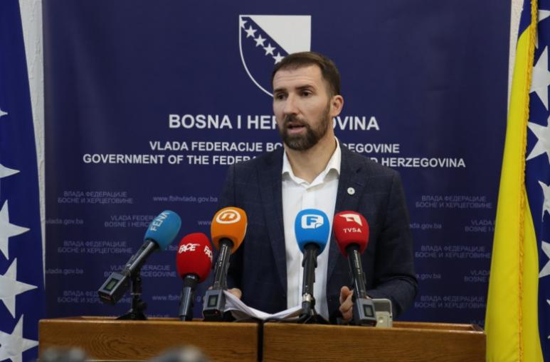 Ministar Delić poziva na strožiju zaštitu radnika: Niske temperature i otežani vremenski uslovi povećavaju rizike na radu Ministar Delić poziva na strožiju zaštitu radnika: Niske temperature i otežani vremenski uslovi povećavaju rizike na radu
