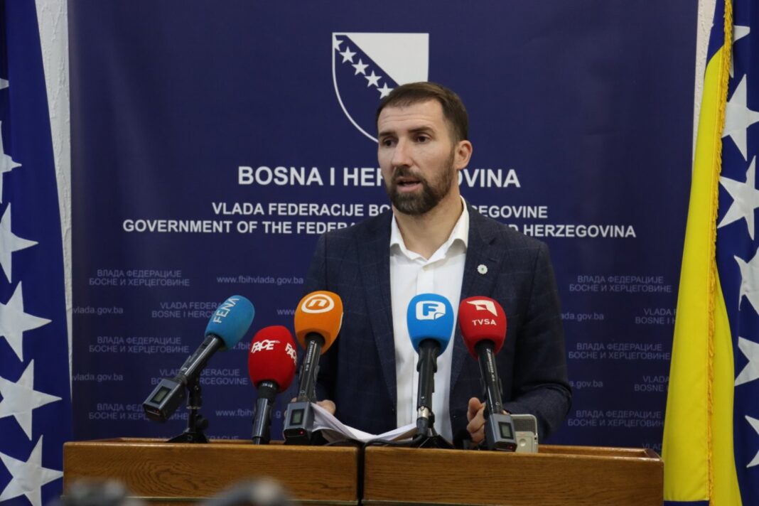 Ministar Delić: Od 5. februara penzije veće za 11,6 posto, od polovine godine ukupno više od 17 posto Ministar Delić: Od 5. februara penzije veće za 11,6 posto, od polovine godine ukupno više od 17 posto