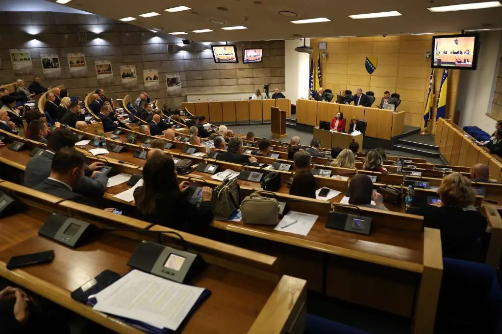 Čavalić ne odustaje, ponovo će zatražiti ukidanje “bijelog hljeba” uhljebima Čavalić ne odustaje, ponovo će zatražiti ukidanje “bijelog hljeba” uhljebima