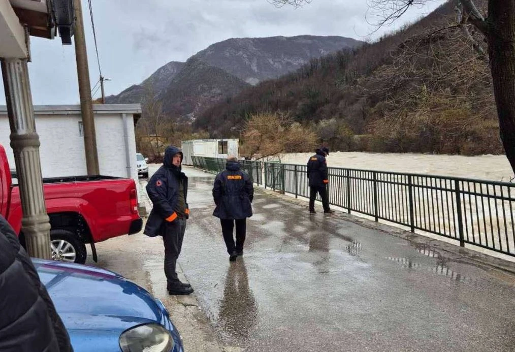 Meteorolozi izdali crveno upozorenje za BiH zbog obilnih padavina Meteorolozi izdali crveno upozorenje za BiH zbog obilnih padavina