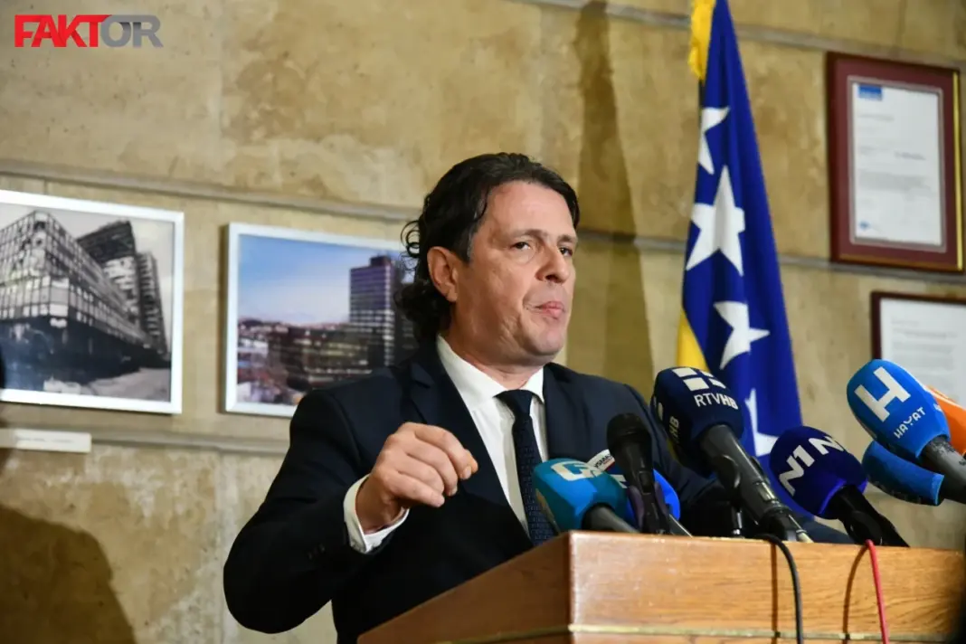 Kraljević: Poslodavci i u ovoj godini mogu radnicima neoporezivo isplatiti do 300 KM mjesečno Kraljević: Poslodavci i u ovoj godini mogu radnicima neoporezivo isplatiti do 300 KM mjesečno