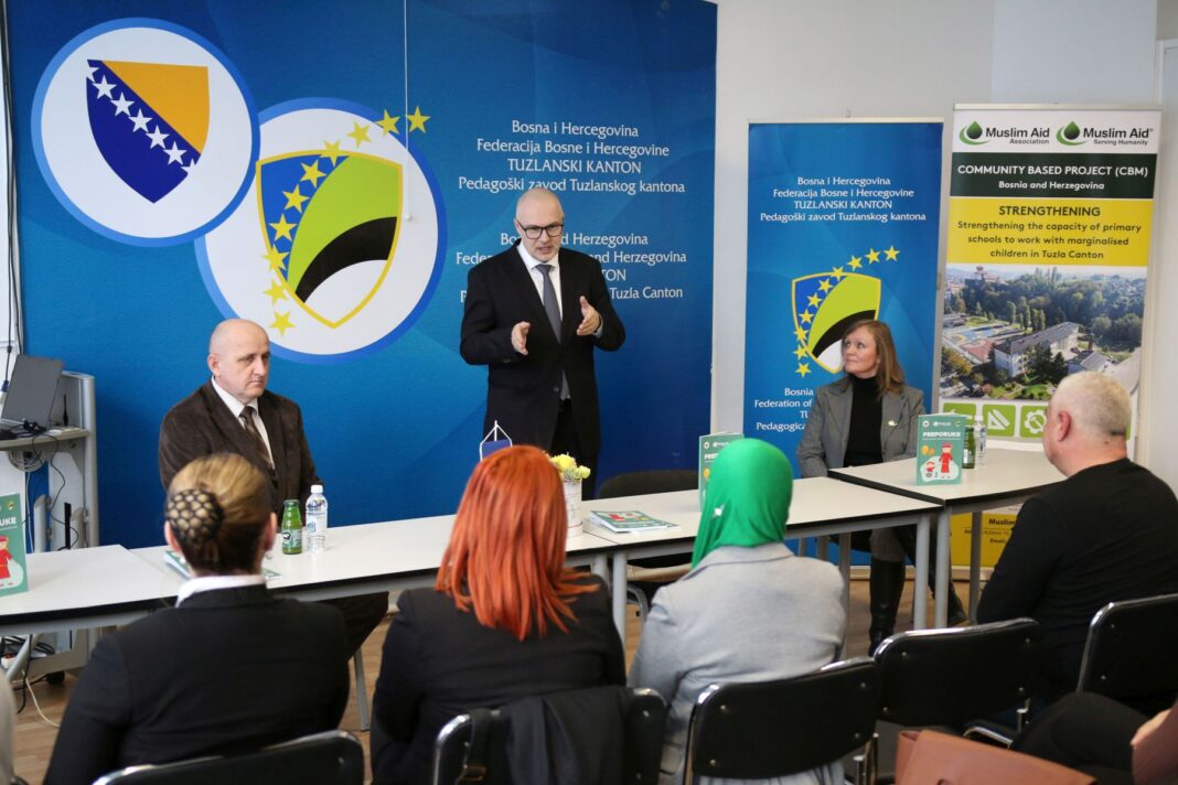 Promovisan priručnik sa detaljnim uputama za rad asistentima u nastavi Promovisan priručnik sa detaljnim uputama za rad asistentima u nastavi