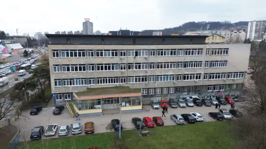 Vlada TK i Njemačka razvojna banka finansiraju potpunu obnovu pet škola u Tuzlanskom kantonu Vlada TK i Njemačka razvojna banka finansiraju potpunu obnovu pet škola u Tuzlanskom kantonu