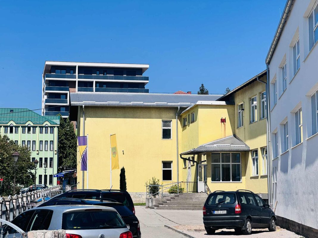 Zbog radova prekinuta nastava u OŠ Kalesija Zbog radova prekinuta nastava u OŠ Kalesija