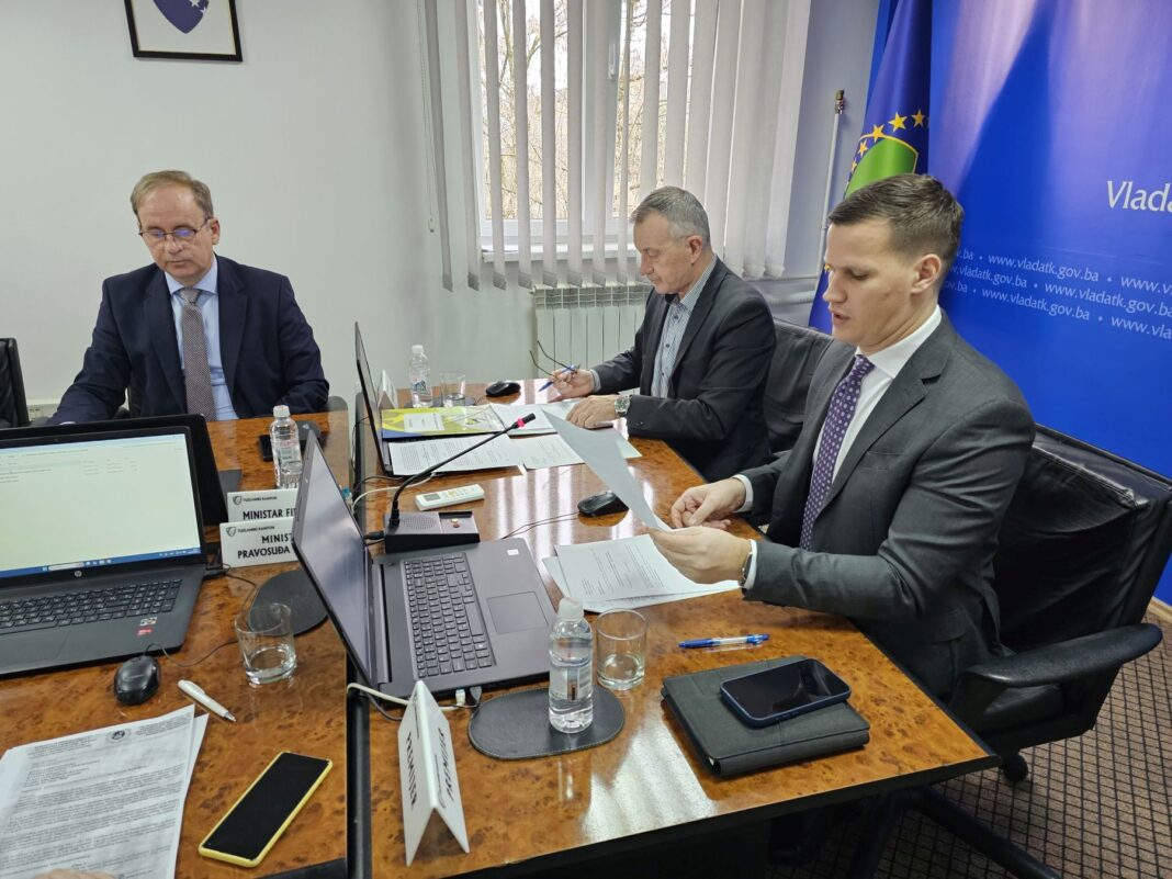Socijalni dijalog donio rezultat: Nagrađuje se rad i zalaganje Socijalni dijalog donio rezultat: Nagrađuje se rad i zalaganje