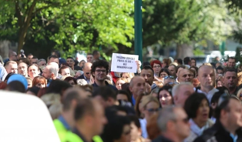Sindikat poručuje: Radnici ne smiju plaćati bolovanje, sve ostalo je stvar države i poslodavaca Sindikat poručuje: Radnici ne smiju plaćati bolovanje, sve ostalo je stvar države i poslodavaca