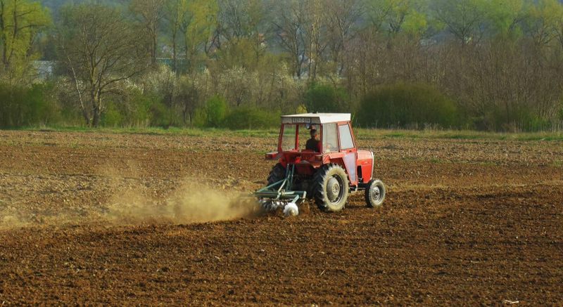 Poskupljenje energenata povećava troškove pripreme sjetve u BiH Poskupljenje energenata povećava troškove pripreme sjetve u BiH