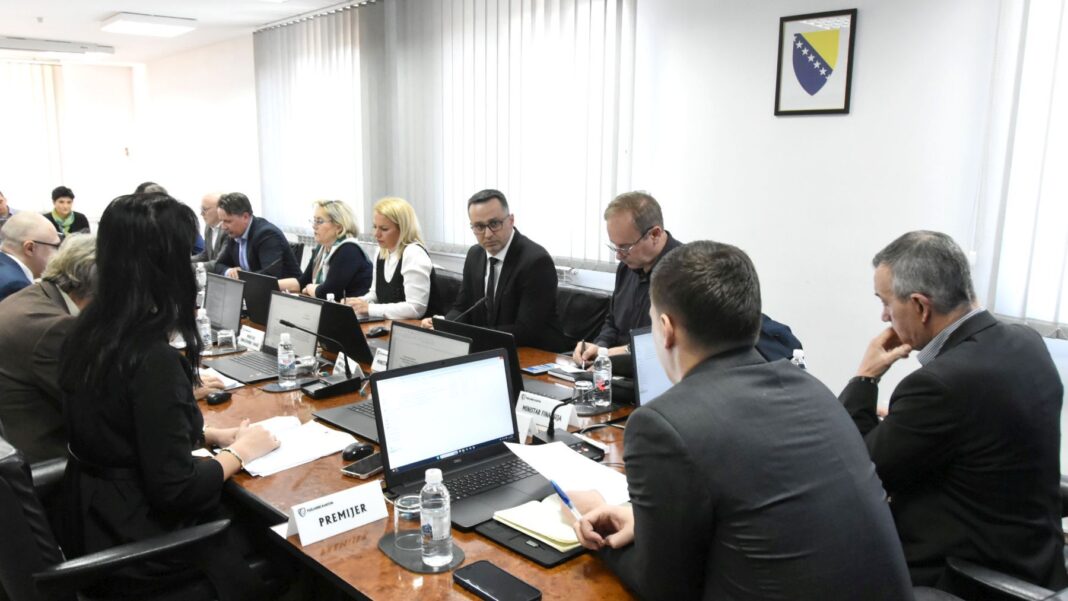 Vlada TK uređuje oblast javnog prijevoza na kantonalnim linijama Vlada TK uređuje oblast javnog prijevoza na kantonalnim linijama