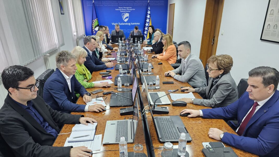 Fokus Vlade TK ostaje na sigurnosti, obrazovanju, zdravstvu i razvojnim investicijama Fokus Vlade TK ostaje na sigurnosti, obrazovanju, zdravstvu i razvojnim investicijama
