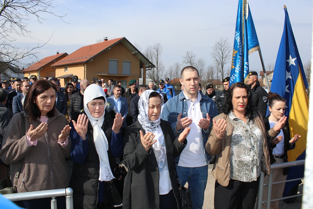 Obilježena 34.godišnjica od ubistva kalesijskih policajaca, ubice i nalogodavci još uvijek na slobodi Obilježena 34.godišnjica od ubistva kalesijskih policajaca, ubice i nalogodavci još uvijek na slobodi