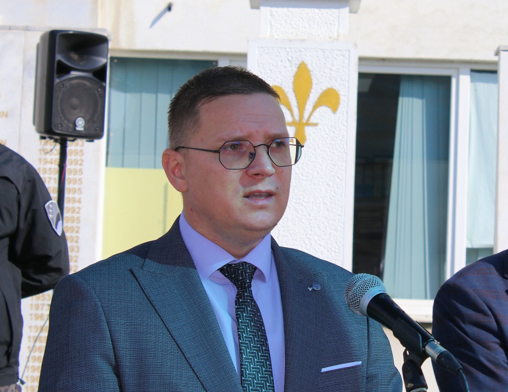 Čestitka načelnika Kalesije u povodu Dana Armije R BiH Čestitka načelnika Kalesije u povodu Dana Armije R BiH