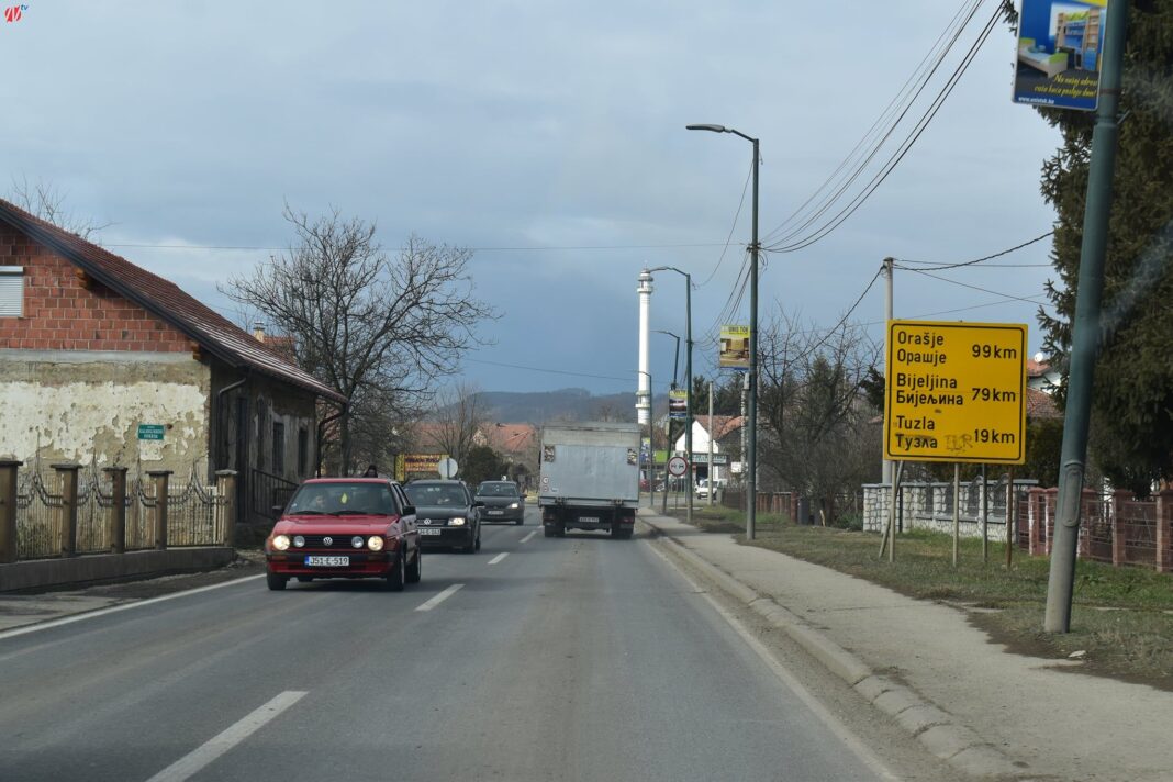 BIHAMK: Na većini puteva saobraća se po suhom i mjestimično vlažnom kolovozu BIHAMK: Na većini puteva saobraća se po suhom i mjestimično vlažnom kolovozu