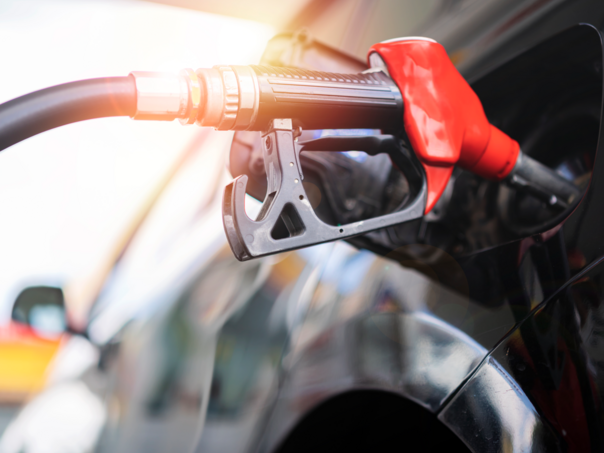 Rastu cijene goriva u FBiH: Prosječna cijena dizela 3,02 KM po litru Rastu cijene goriva u FBiH: Prosječna cijena dizela 3,02 KM po litru