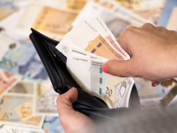 U januaru u FBiH prosječna neto plata 1.671 KM U januaru u FBiH prosječna neto plata 1.671 KM