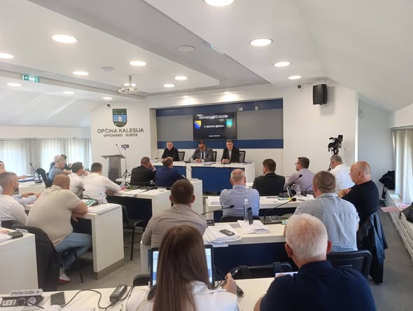 Usvojena inicijativa za pronalazak rješenja izgradnje novog ulaza u zgradu Općinskog suda u Kalesiji Usvojena inicijativa za pronalazak rješenja izgradnje novog ulaza u zgradu Općinskog suda u Kalesiji