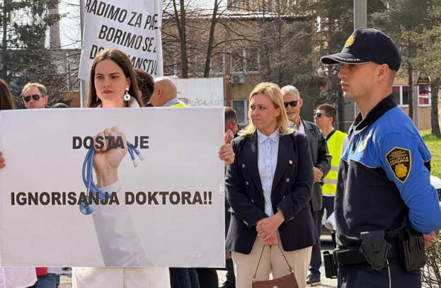 Tuzlanski doktori početkom maja bi mogli stupiti u generalni štrajk, Vladi TK postavili ultimatum Tuzlanski doktori početkom maja bi mogli stupiti u generalni štrajk, Vladi TK postavili ultimatum