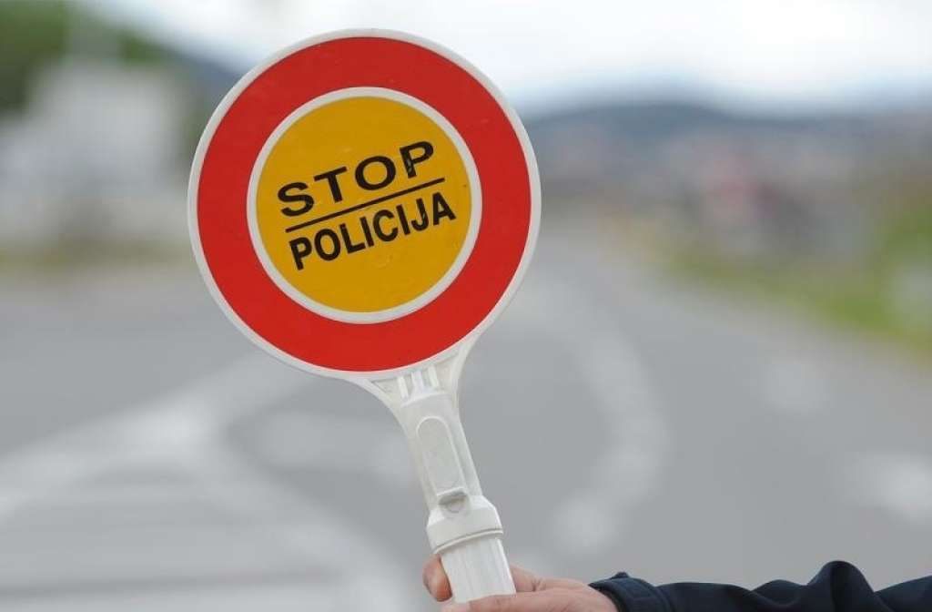 BIHAMK: Za saobraćaj zatvorena magistralna cesta Tuzla-Bijeljina (na Banj Brdu) zbog oštećenja BIHAMK: Za saobraćaj zatvorena magistralna cesta Tuzla-Bijeljina (na Banj Brdu) zbog oštećenja