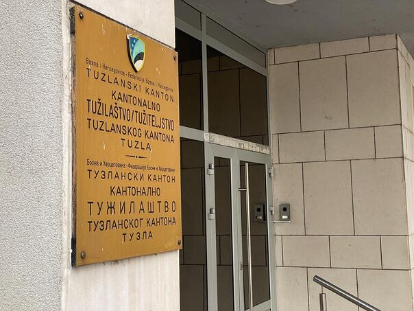Predložen pritvor za Osmana Malića iz Kalesije: Došao pred tuđu kuću i prijetio oružjem Predložen pritvor za Osmana Malića iz Kalesije: Došao pred tuđu kuću i prijetio oružjem
