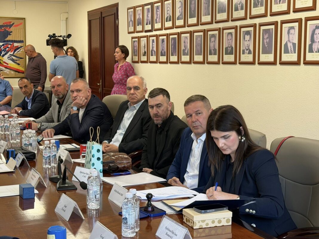 Više od 5 miliona KM za projekte raseljenih i povratnika u 14 lokalnih zajednica u BiH Više od 5 miliona KM za projekte raseljenih i povratnika u 14 lokalnih zajednica u BiH