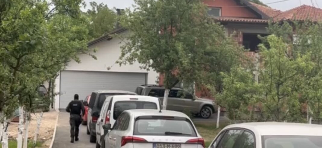 Pretresi u Živinicama: Istraga protiv predsjedavajućeg Gradskog vijeća Najila Jusića Pretresi u Živinicama: Istraga protiv predsjedavajućeg Gradskog vijeća Najila Jusića