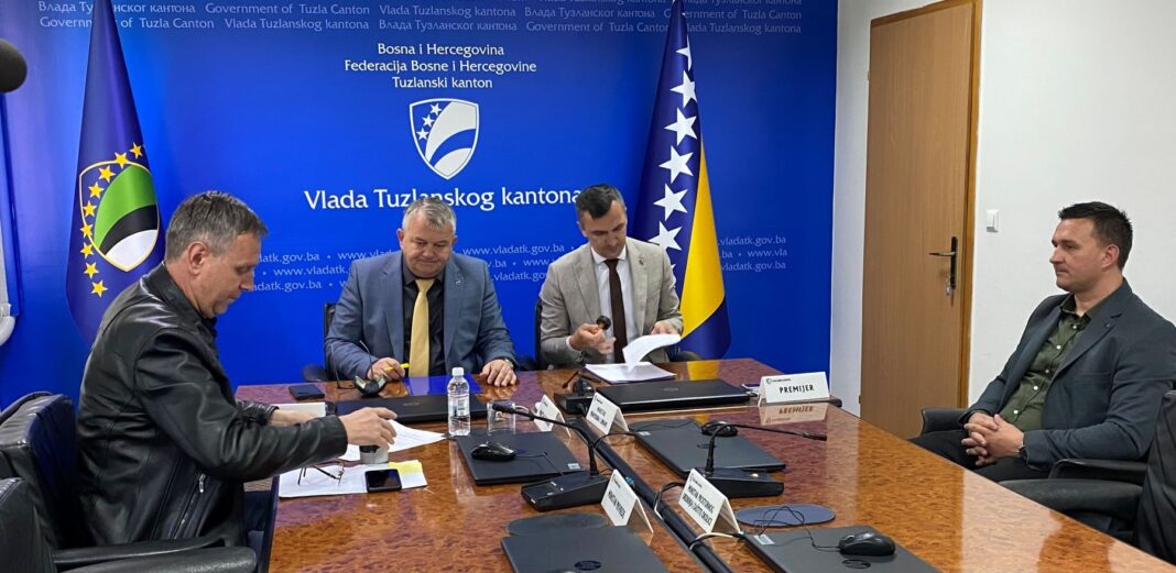 Pola miliona KM za infrastrukturne projekte u službi povratka na području Živinica i Teočaka Pola miliona KM za infrastrukturne projekte u službi povratka na području Živinica i Teočaka