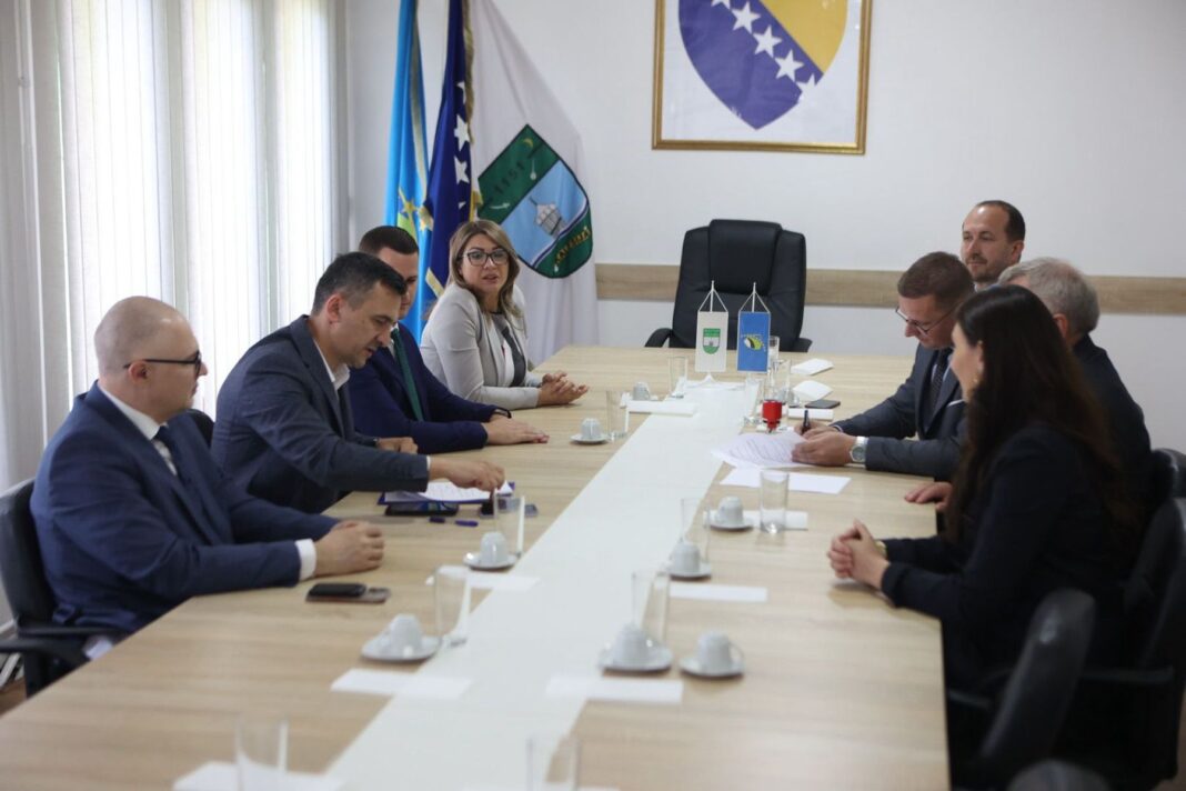 Vlada TK nastavlja snažnu podršku razvojnim projektima u Kalesiji Vlada TK nastavlja snažnu podršku razvojnim projektima u Kalesiji