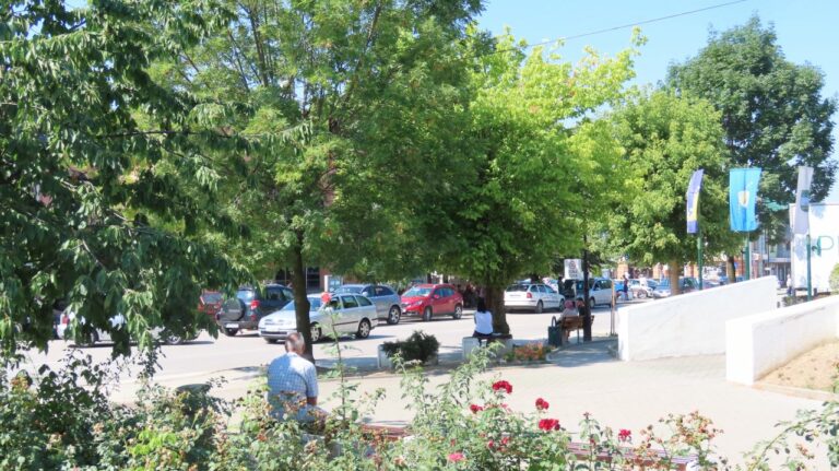 Danas postepeno povećanje oblačnosti, dnevna temperatura između 19 i 25°C, na sjeveroistoku Bosne do 27°C Danas postepeno povećanje oblačnosti, dnevna temperatura između 19 i 25°C, na sjeveroistoku Bosne do 27°C