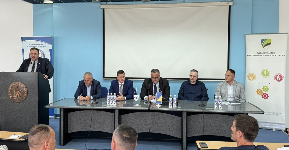 Predstavljen projekat podrške nogometnim klubovima u TK vrijedan 180.000 KM Predstavljen projekat podrške nogometnim klubovima u TK vrijedan 180.000 KM