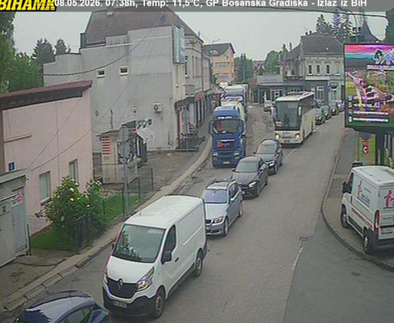 BIHAMK: Duga kolona na graničnom prelazu Gradiška BIHAMK: Duga kolona na graničnom prelazu Gradiška