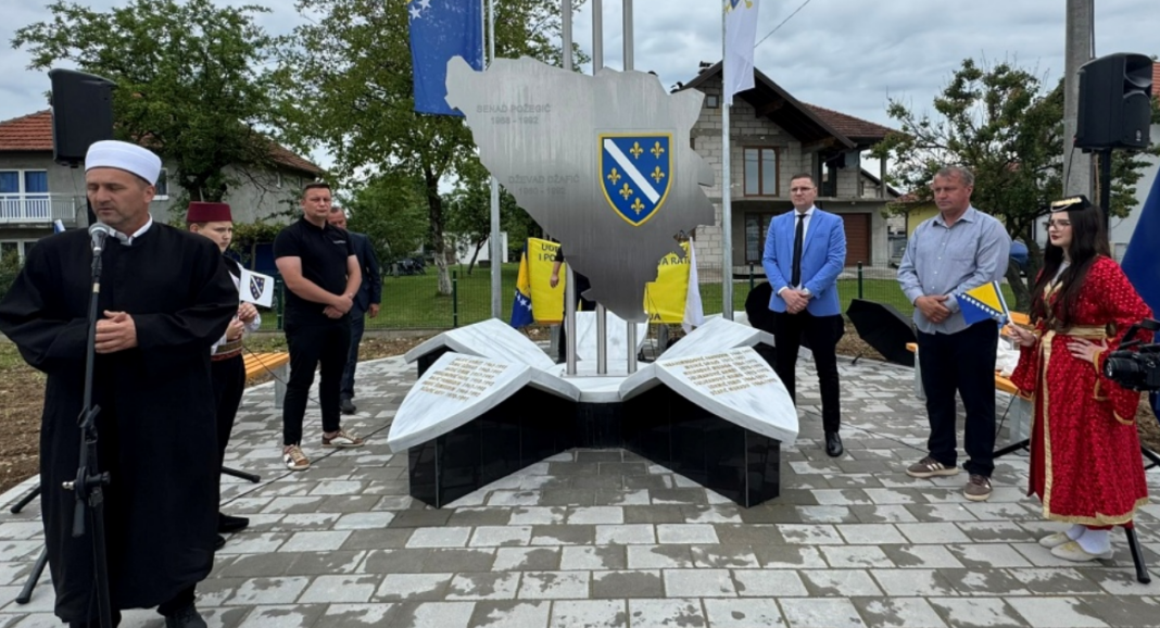 Otkriveno spomen-obilježje poginulim borcima i civilnim žrtvama rata u Raincima Donjim Otkriveno spomen-obilježje poginulim borcima i civilnim žrtvama rata u Raincima Donjim