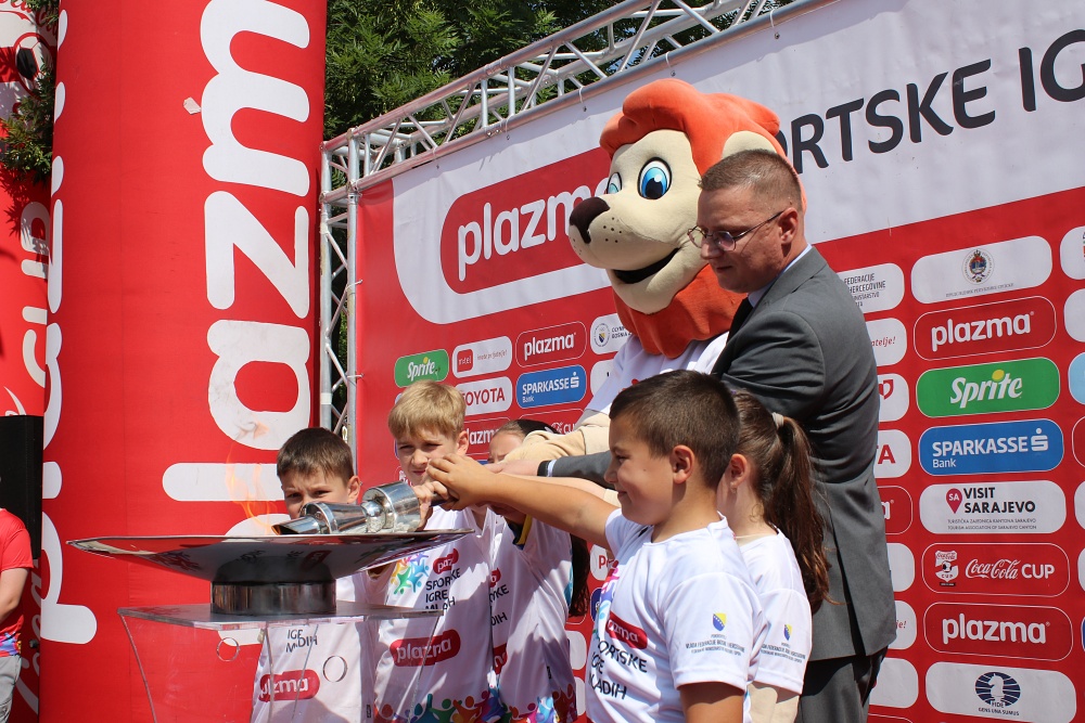 U Kalesiji zapaljen plamen „Sportskih igara mladih“ U Kalesiji zapaljen plamen „Sportskih igara mladih“