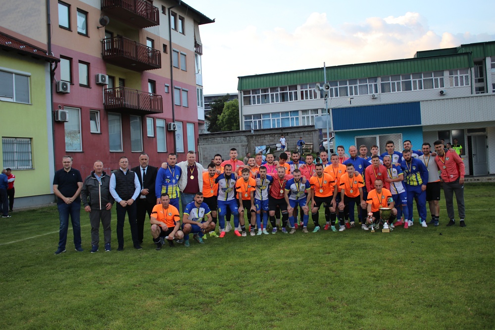 Ekipa FK Mladost 78 iz Vukovija Donjih osvojila je ovogodišnji „Kup šehida“ Ekipa FK Mladost 78 iz Vukovija Donjih osvojila je ovogodišnji „Kup šehida“