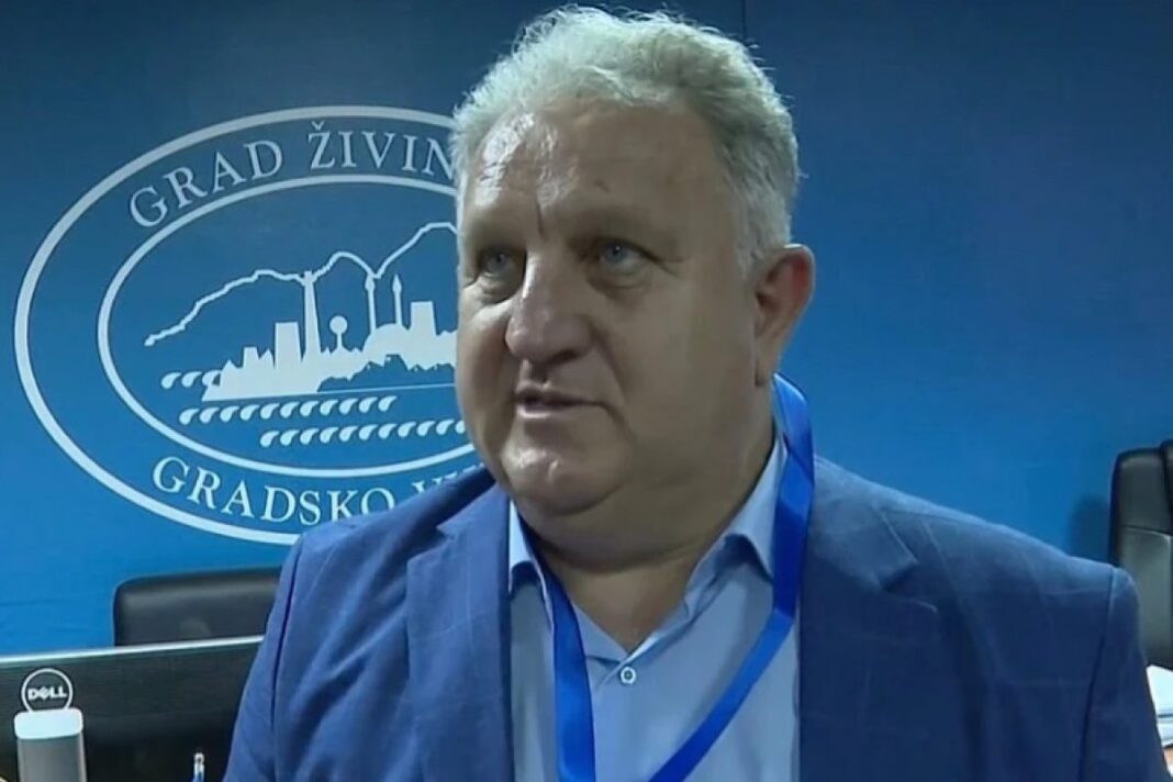 Živinice: Vijećnici odbili glasati o smjeni predsjedavajućeg Naila Jusića, koji je u pritvoru Živinice: Vijećnici odbili glasati o smjeni predsjedavajućeg Naila Jusića, koji je u pritvoru
