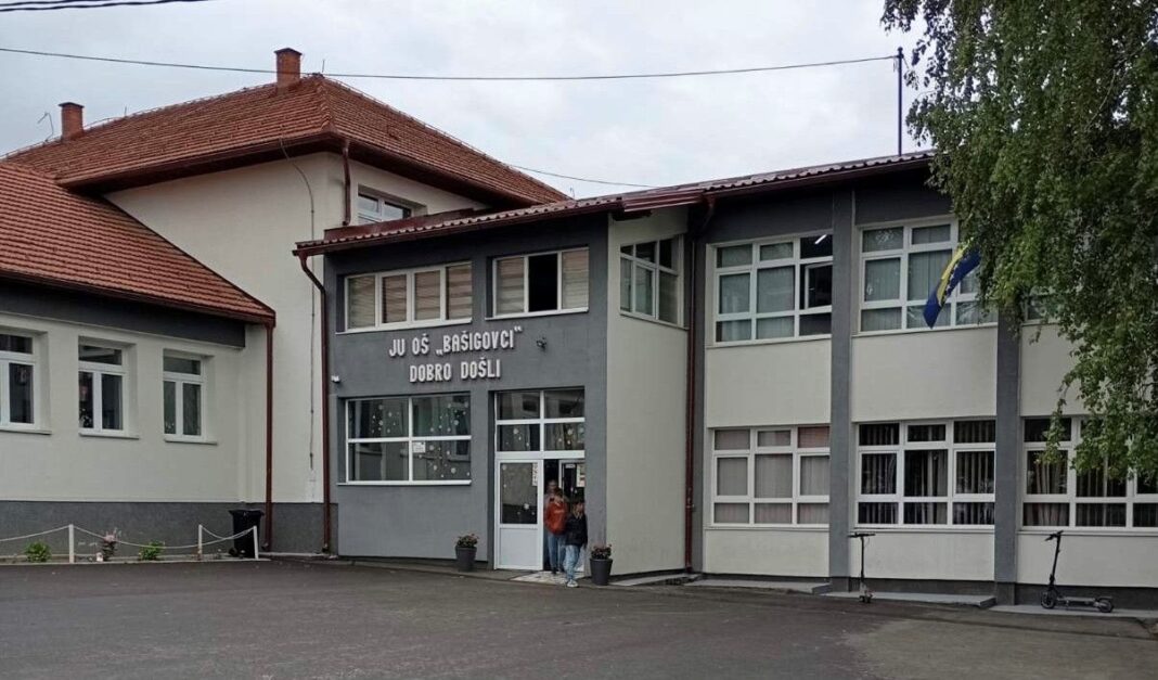 Ministar Omerović posjetio OŠ „Bašigovci“ Ministar Omerović posjetio OŠ „Bašigovci“