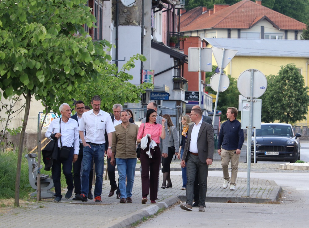 Delegacija švicarskog grada Zuga boravi u posjeti Kalesiji: Nastavak saradnje i novi projekti prijateljstva Delegacija švicarskog grada Zuga boravi u posjeti Kalesiji: Nastavak saradnje i novi projekti prijateljstva