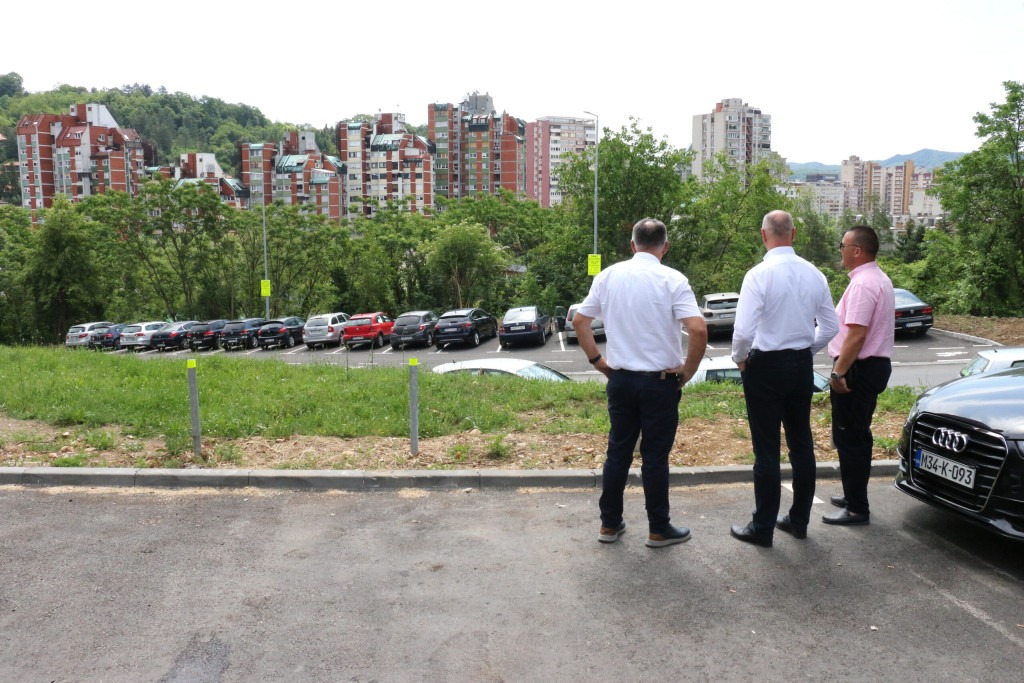 170 novih parking mjesta kod UKC-a Tuzla 170 novih parking mjesta kod UKC-a Tuzla