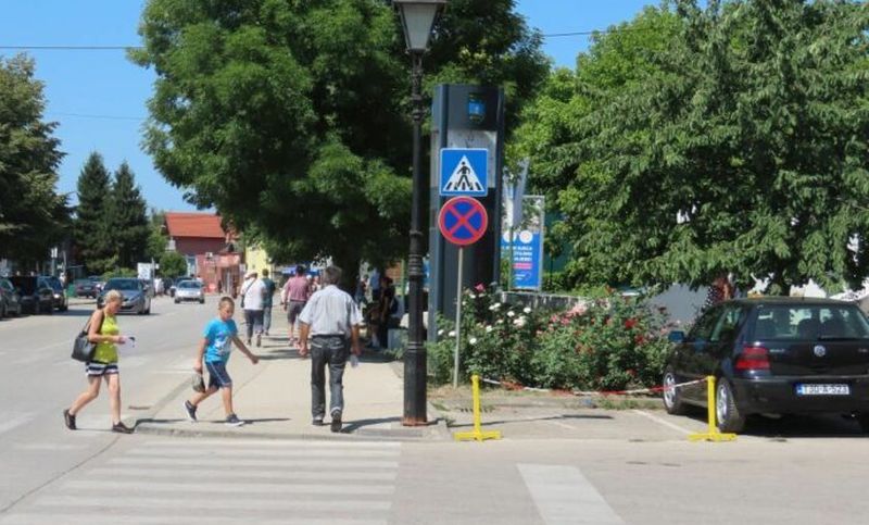 Danas sunčano i vruće, u drugom dijelu dana pljuskovi i grmljavina Danas sunčano i vruće, u drugom dijelu dana pljuskovi i grmljavina