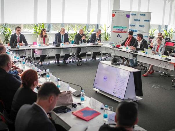 Elektronske narukvice za nasilnike: Federacija BiH jača zaštitu žrtava Elektronske narukvice za nasilnike: Federacija BiH jača zaštitu žrtava