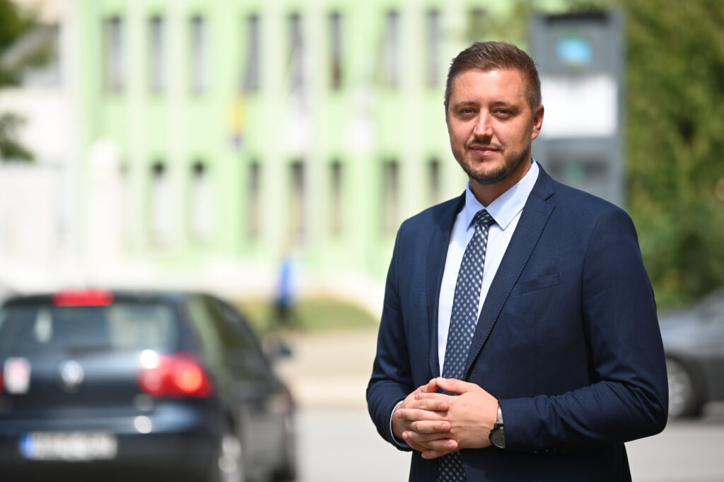 Kalesijac Elvir Rožnjaković imenovan za v.d. direktora Agencije za javne nabavke BiH Kalesijac Elvir Rožnjaković imenovan za v.d. direktora Agencije za javne nabavke BiH