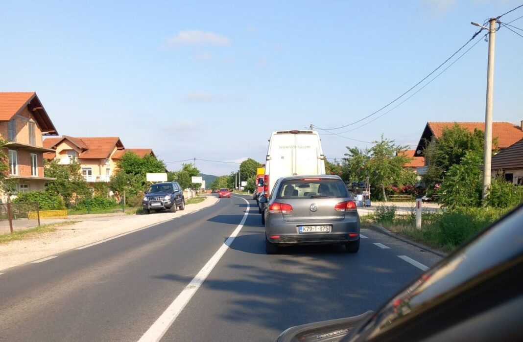 BIHAMK: Očekuje se pojačan promet na većini cesta i graničnim prijelazima BIHAMK: Očekuje se pojačan promet na većini cesta i graničnim prijelazima