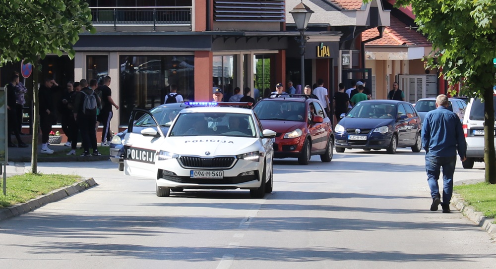 Muškarac iz Srebrenika vozio 177 km/h gdje je ograničenje 50, policija mu oduzela automobil Muškarac iz Srebrenika vozio 177 km/h gdje je ograničenje 50, policija mu oduzela automobil