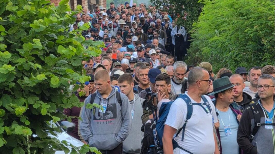 Učesnici Marša mira krenuli ka Mravinjcima Učesnici Marša mira krenuli ka Mravinjcima