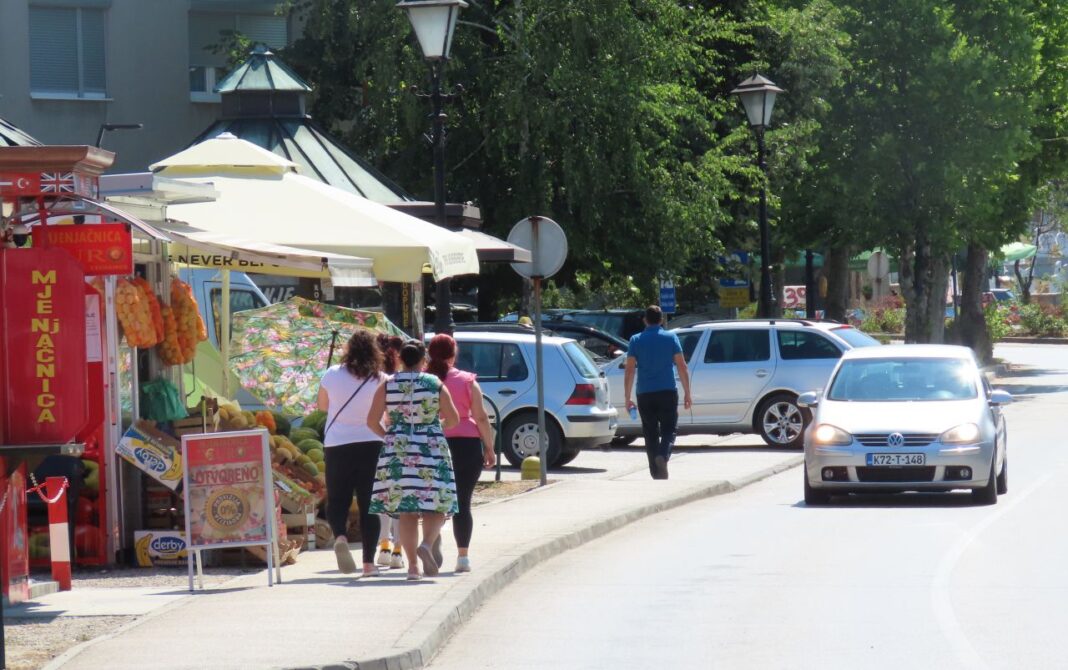 Danas u BiH sunčano, temperature od 30 do 36, na jugu do 40 stepeni Danas u BiH sunčano, temperature od 30 do 36, na jugu do 40 stepeni