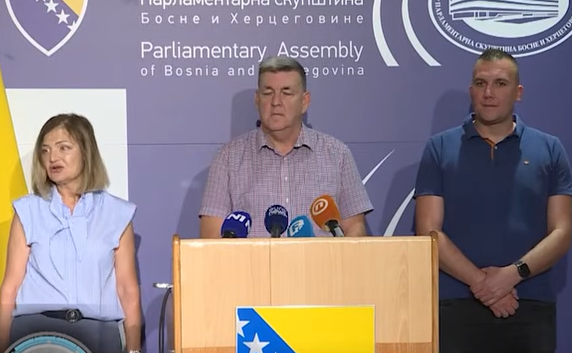 Sindikati prijete štrajkom ako državni budžet hitno ne bude usvojen Sindikati prijete štrajkom ako državni budžet hitno ne bude usvojen