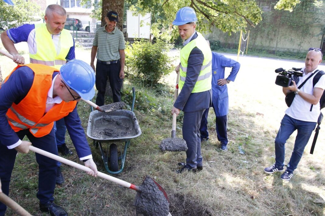 Položen kamen temeljac za novu fiskulturnu salu u Stuparima Položen kamen temeljac za novu fiskulturnu salu u Stuparima