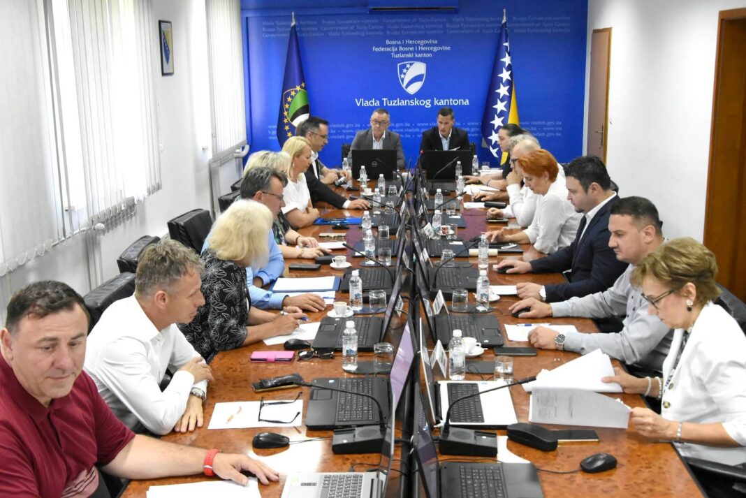 Vlada TK: Priliku za studiranje željenog studijskog programa dobit će 273 buduća studenta Vlada TK: Priliku za studiranje željenog studijskog programa dobit će 273 buduća studenta