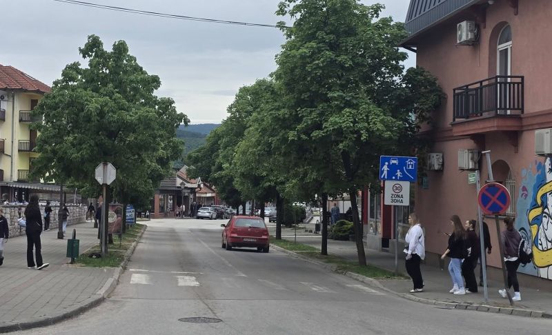 U većem dijelu zemlje kiša ili lokalni pljuskovi, ponegdje praćeni grmljavinom U većem dijelu zemlje kiša ili lokalni pljuskovi, ponegdje praćeni grmljavinom